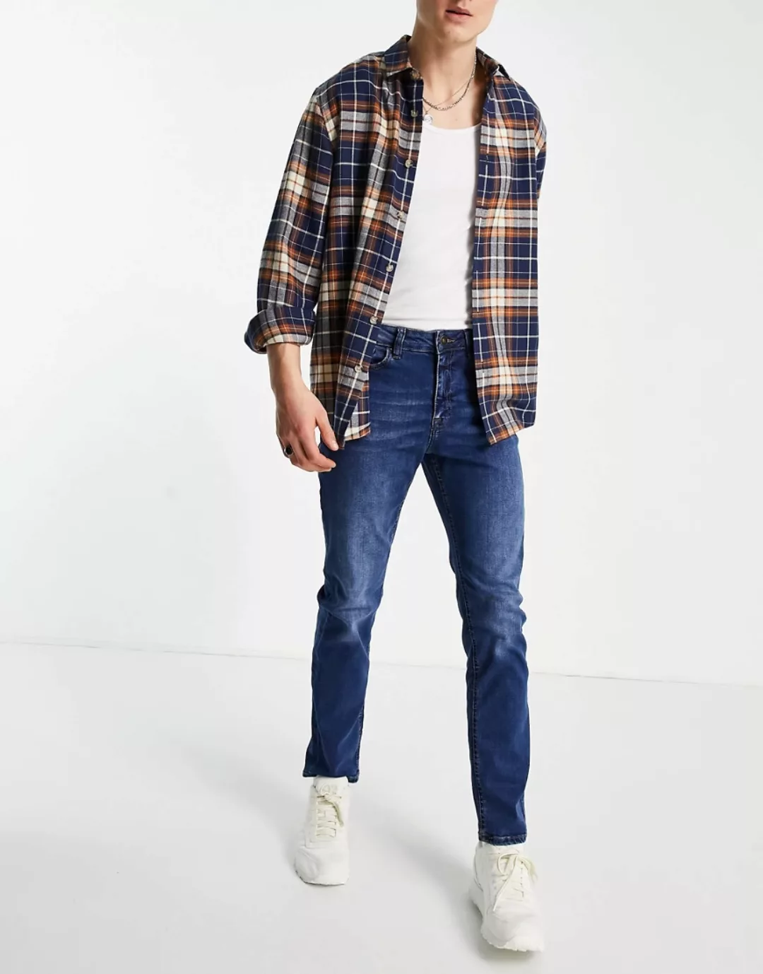 New Look – Schmal geschnittene Jeans in Mittelblau günstig online kaufen