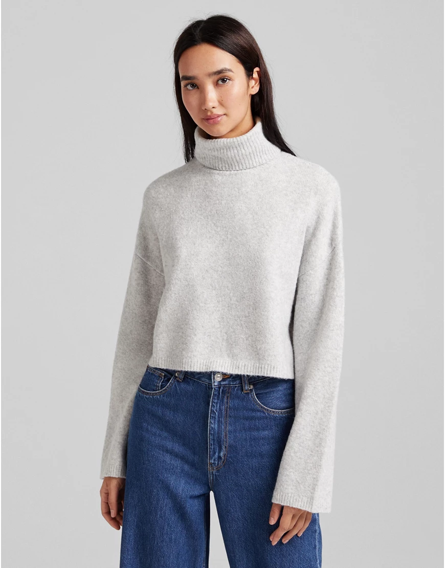 Bershka – Kurzer Pullover in Kalkgrau mit Rollkragen günstig online kaufen