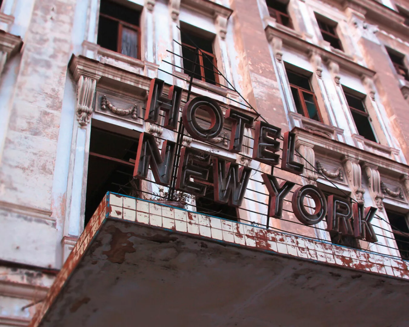 Fototapete "Hotel New York" 4,00x2,50 m / Glattvlies Perlmutt günstig online kaufen