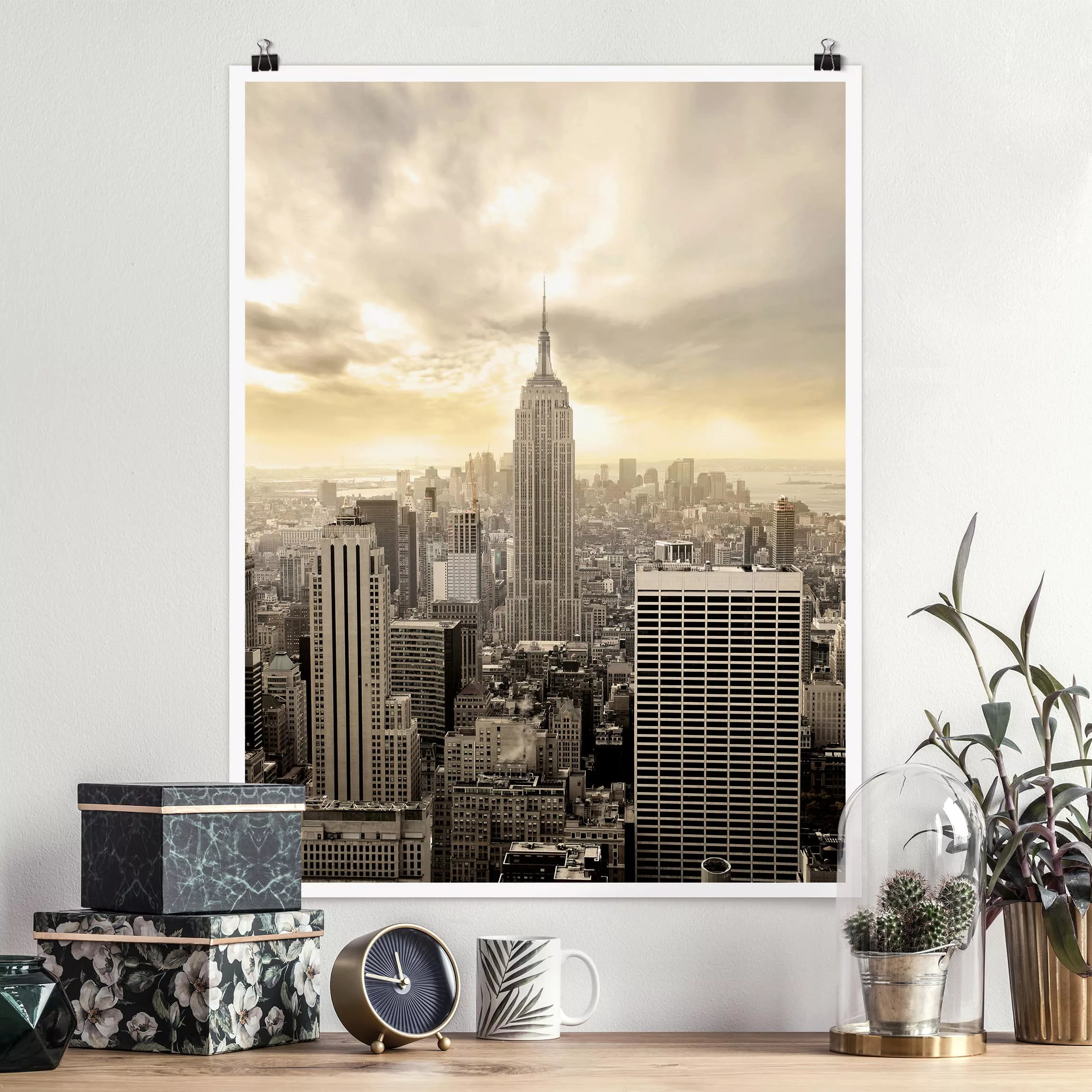 Poster Architektur & Skyline - Hochformat Manhattan Dawn günstig online kaufen