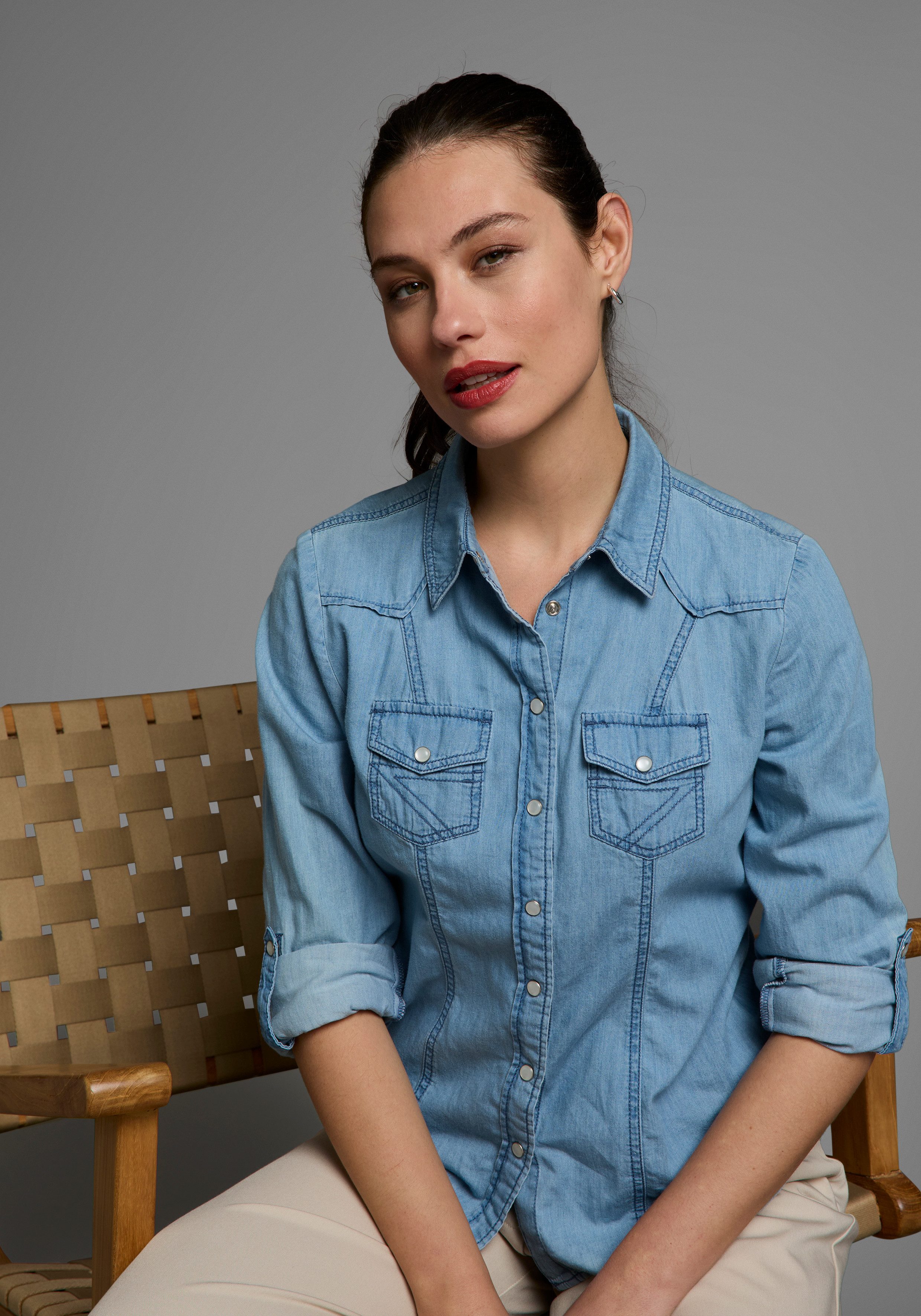 Arizona Jeansbluse "mit Druckknöpfen in Perlmuttoptik", und Krempelärmeln günstig online kaufen