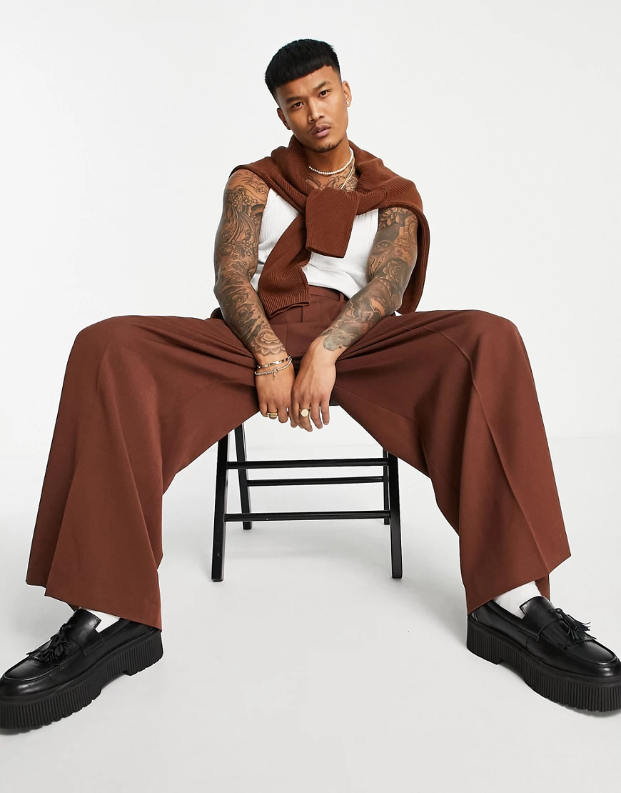 ASOS DESIGN – Extrem weite, elegante Hose in Schokoladenbraun günstig online kaufen