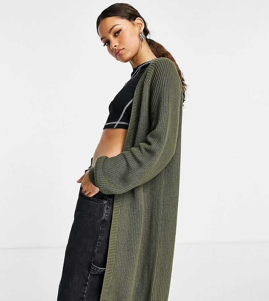 Noisy May Petite – Lang geschnittene Strickjacke in Khaki-Grün günstig online kaufen