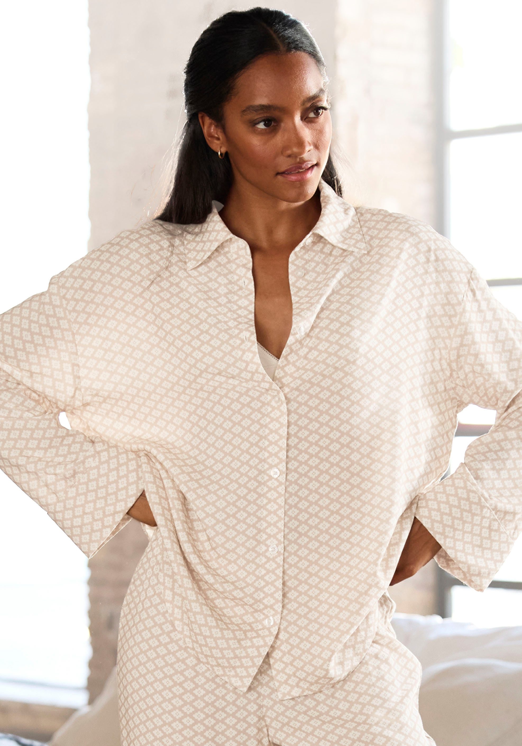 LASCANA Pyjamaoberteil, Mit edlem Allover-Druck günstig online kaufen