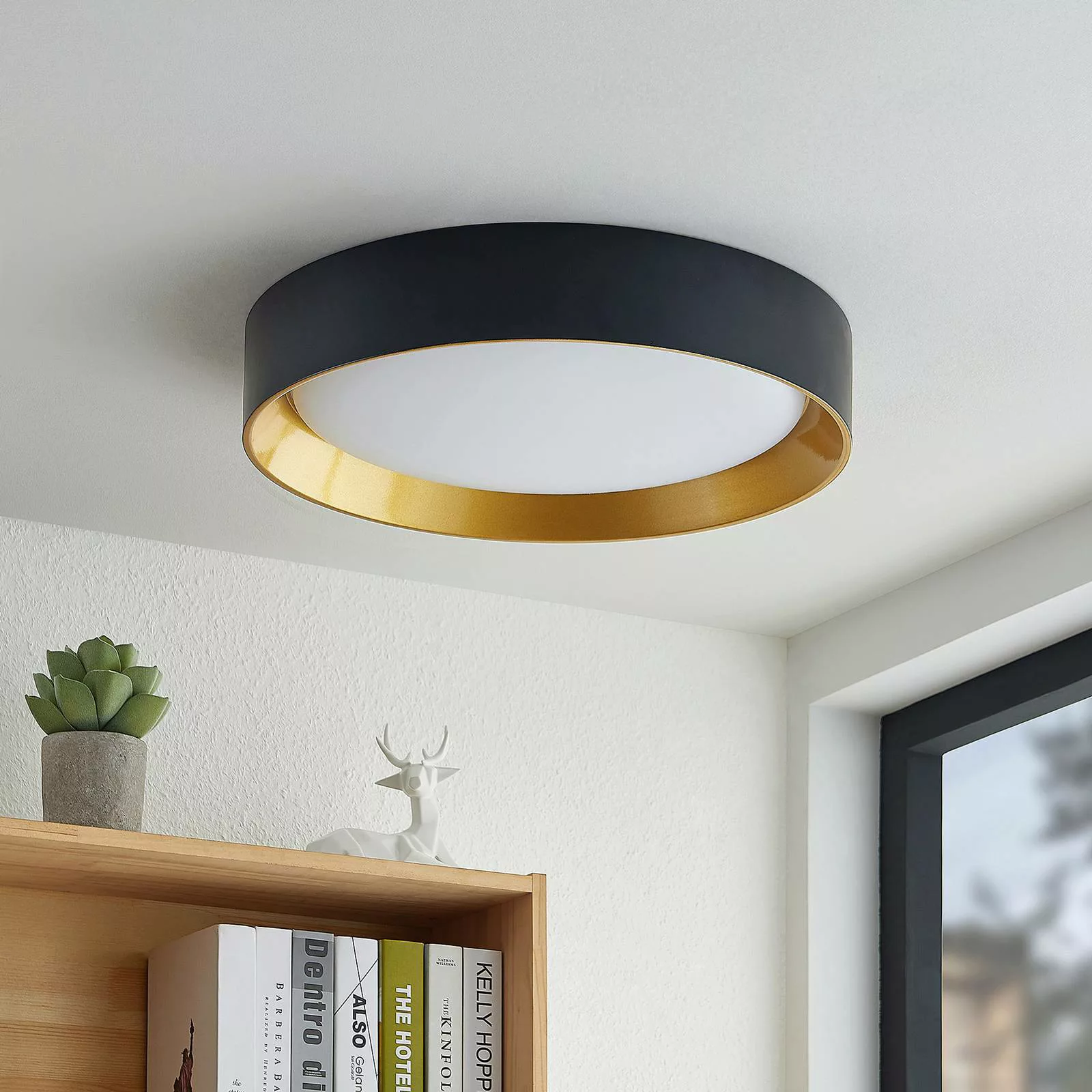 Lindby LED-Deckenleuchte Kambia, 55 cm, schwarz/gold, Metall günstig online kaufen