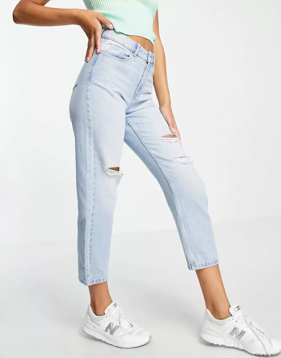 Miss Selfridge – Mom-Jeans in hellblauer Waschung mit Zierrissen günstig online kaufen