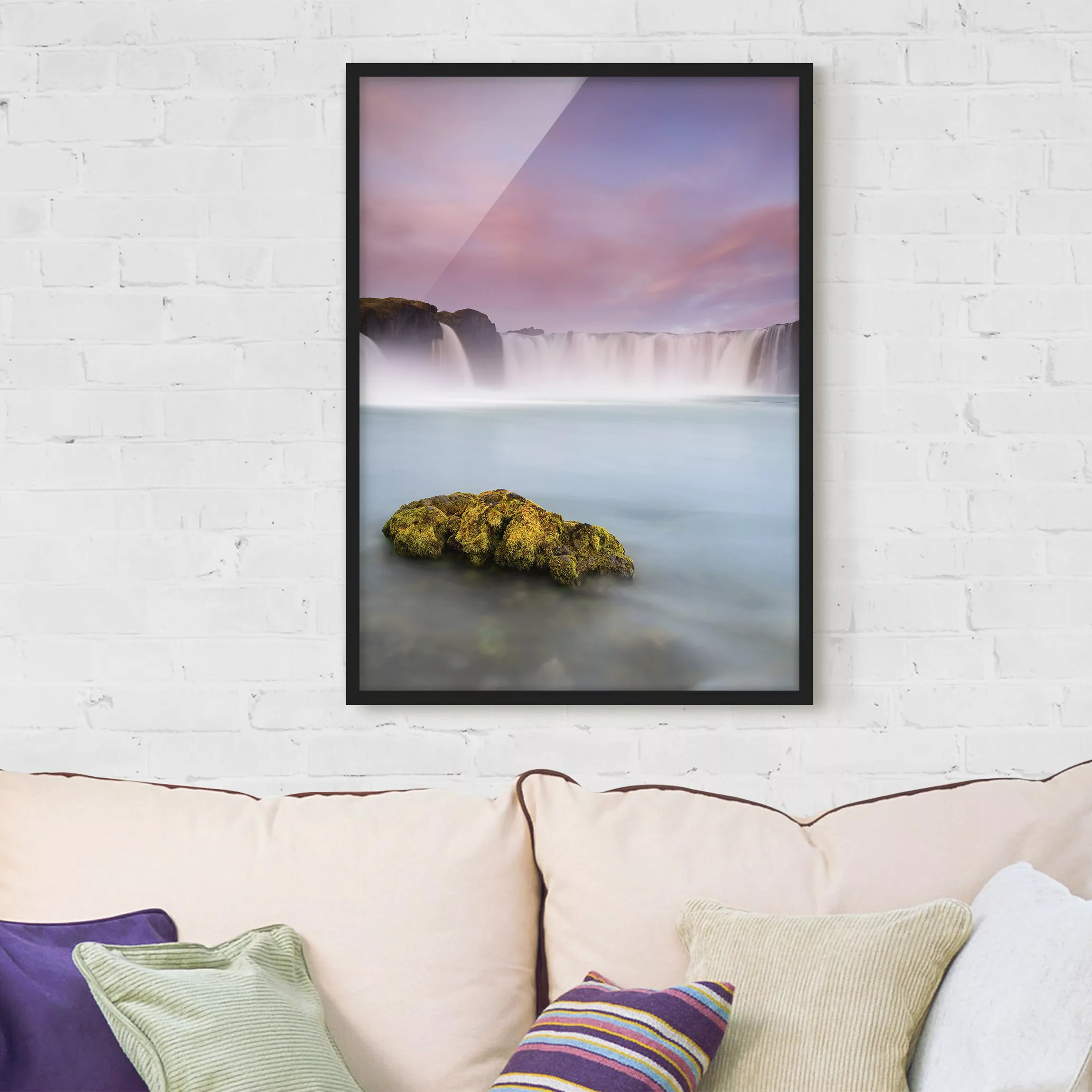 Bild mit Rahmen Strand - Hochformat Goðafoss und der Mond günstig online kaufen