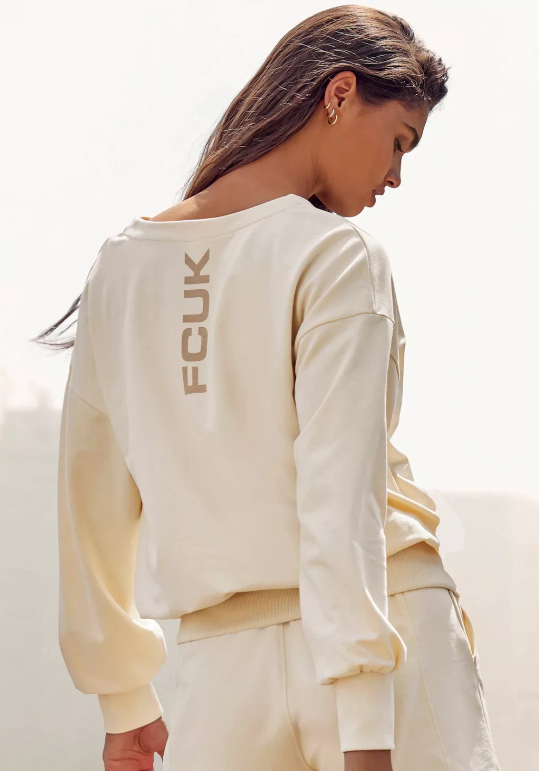 FCUK Sweatshirt (1-tlg) Sweatshirt mit V-Ausschnitt und großen Rückenprint, günstig online kaufen
