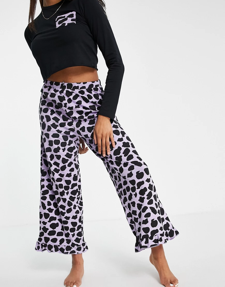 Pieces – Pyjama-Set mit Leopardenmuster in Schwarz und Zartlila-Bunt günstig online kaufen