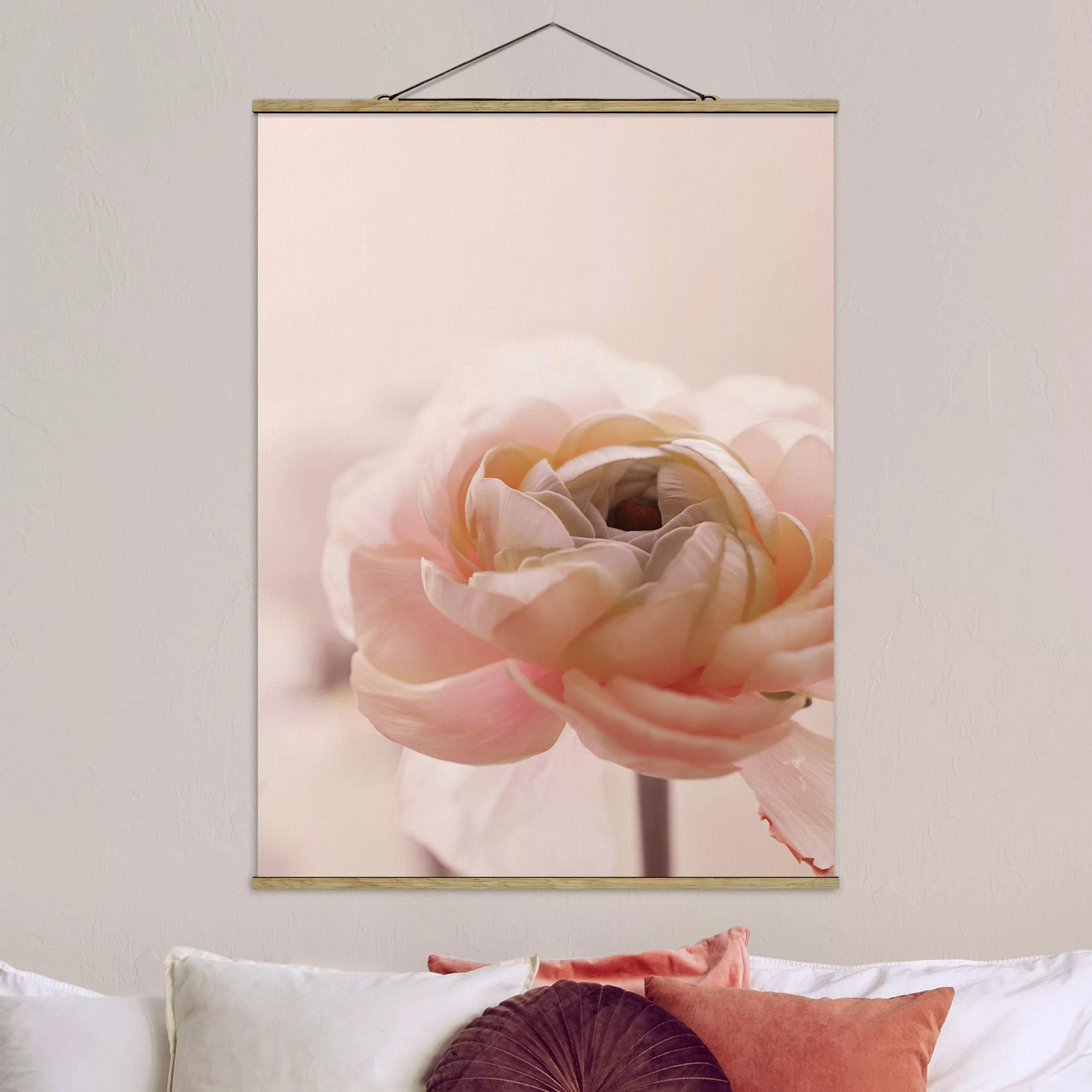 Stoffbild mit Posterleisten Rosa Blüte im Fokus günstig online kaufen