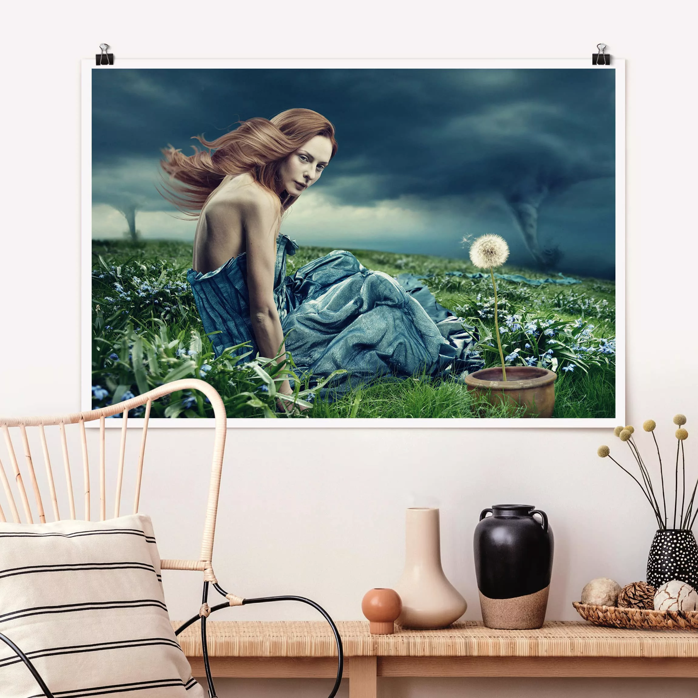 Poster Natur & Landschaft - Querformat Frau im Sturm günstig online kaufen