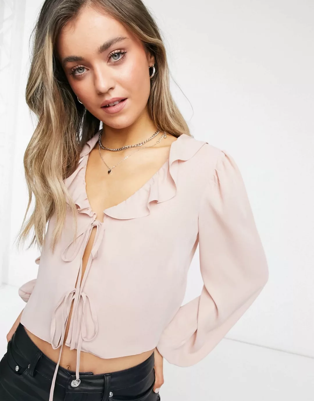 Miss Selfridge – Bluse mit gerüschter Vorderseite in Altrosa günstig online kaufen