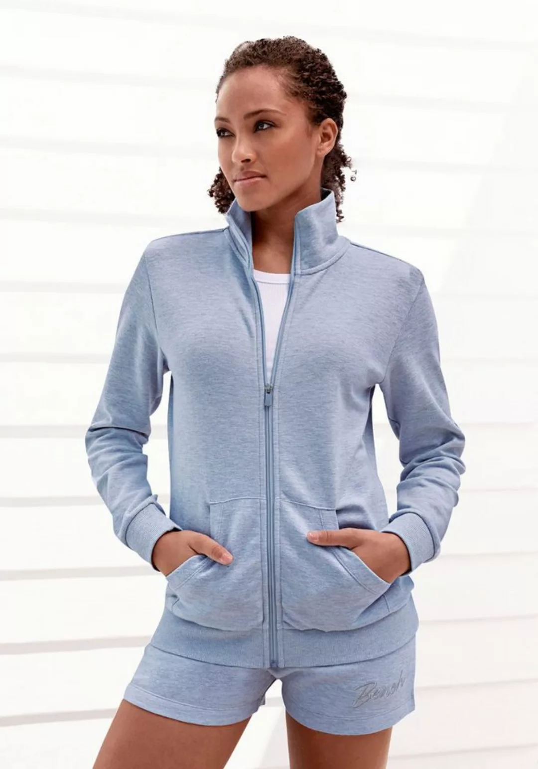 Bench. Loungewear Sweatjacke, mit glänzender Logostickerei am Stehkragen, L günstig online kaufen