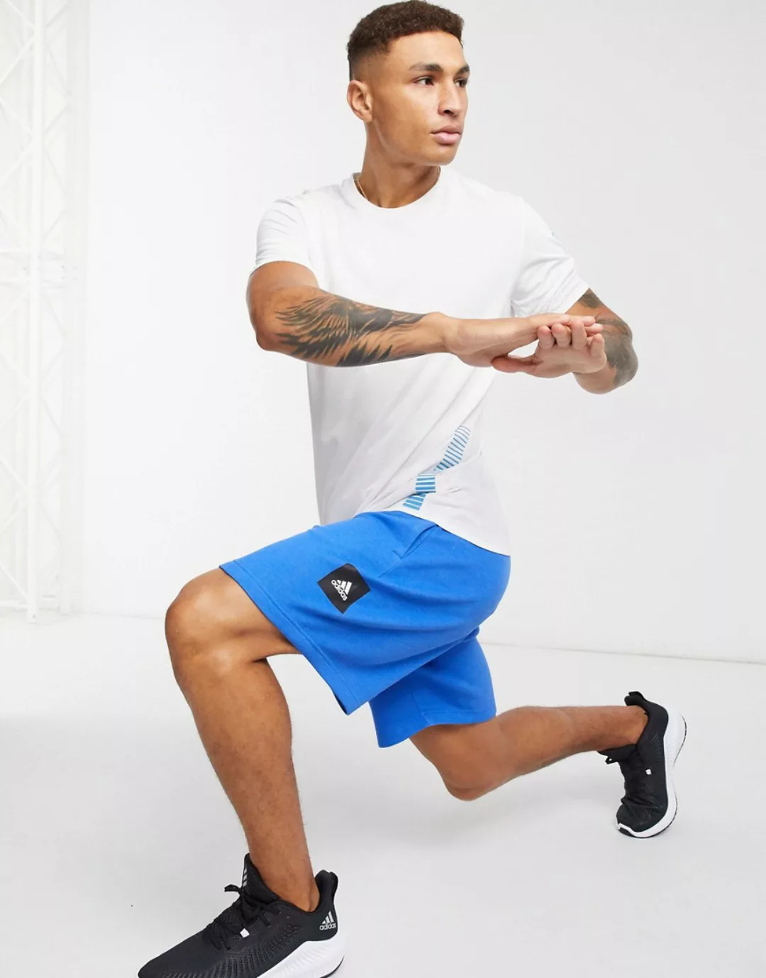 adidas – Blaue Shorts mit Box-Logo günstig online kaufen