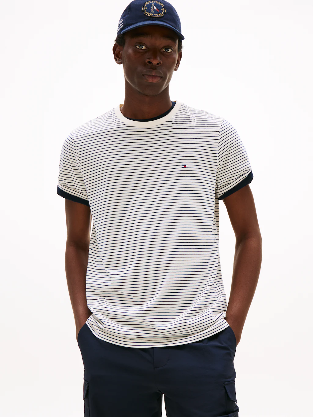 Tommy Hilfiger T-Shirt "ESSENTIAL REG FIT SOLID TEE mit Stickerei und Rundh günstig online kaufen