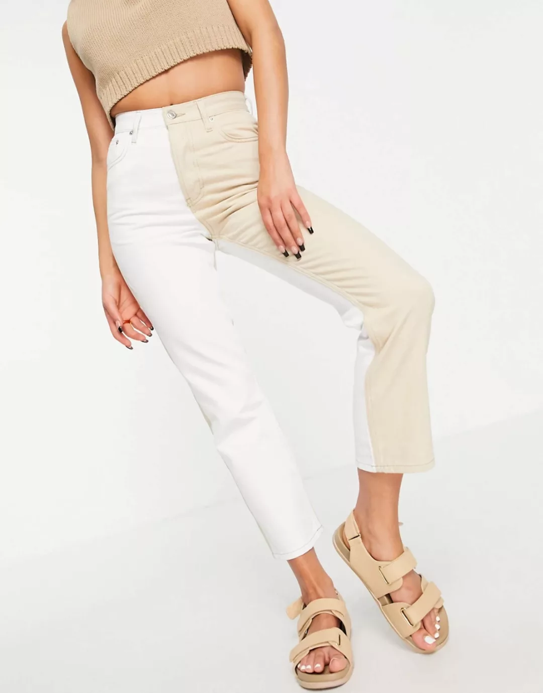 Topshop – Editor – Jeans in Sand mit Farbblockdesign-Neutral günstig online kaufen