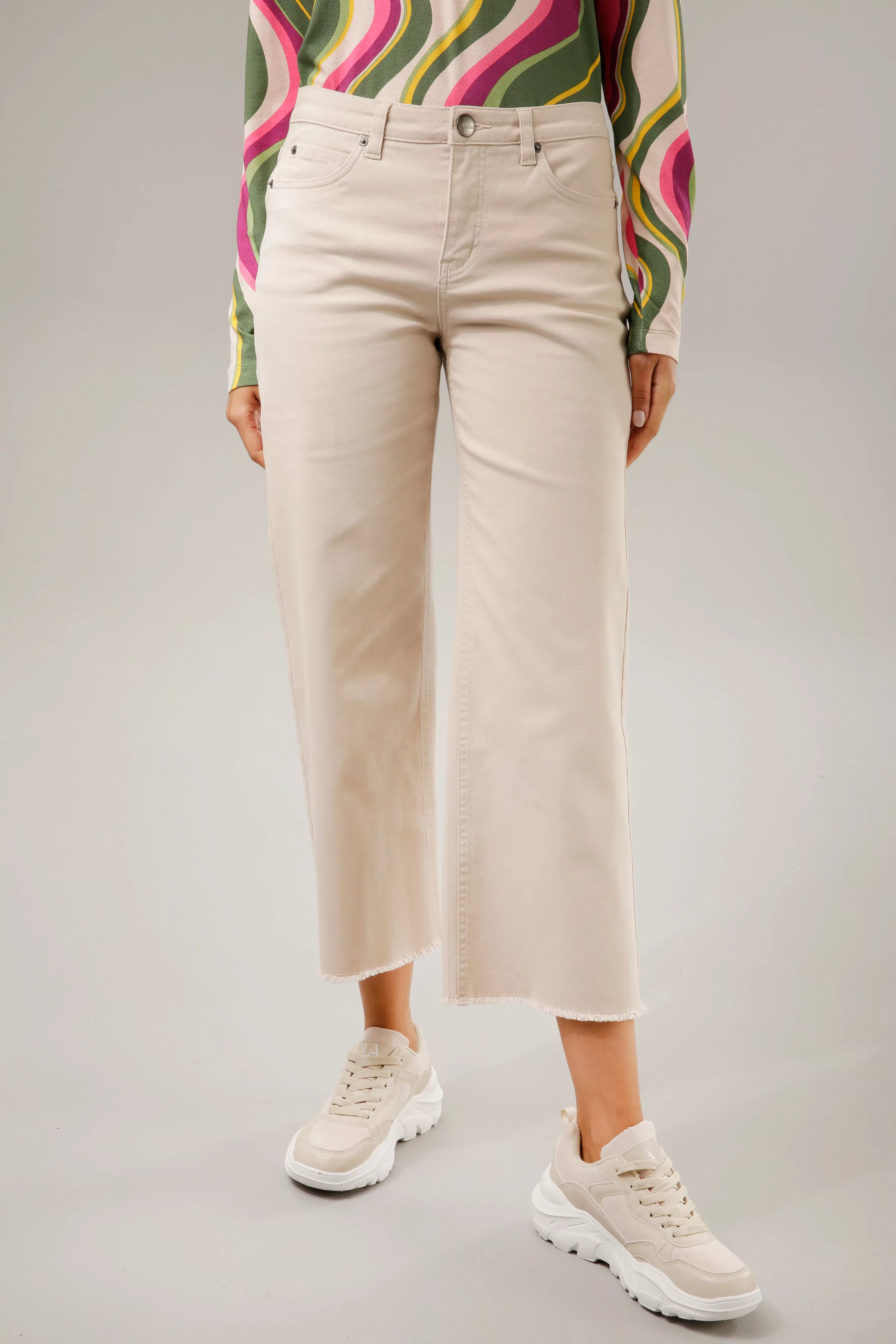 Aniston CASUAL 7/8-Jeans, mit leicht ausgefranstem Beinabschluss günstig online kaufen
