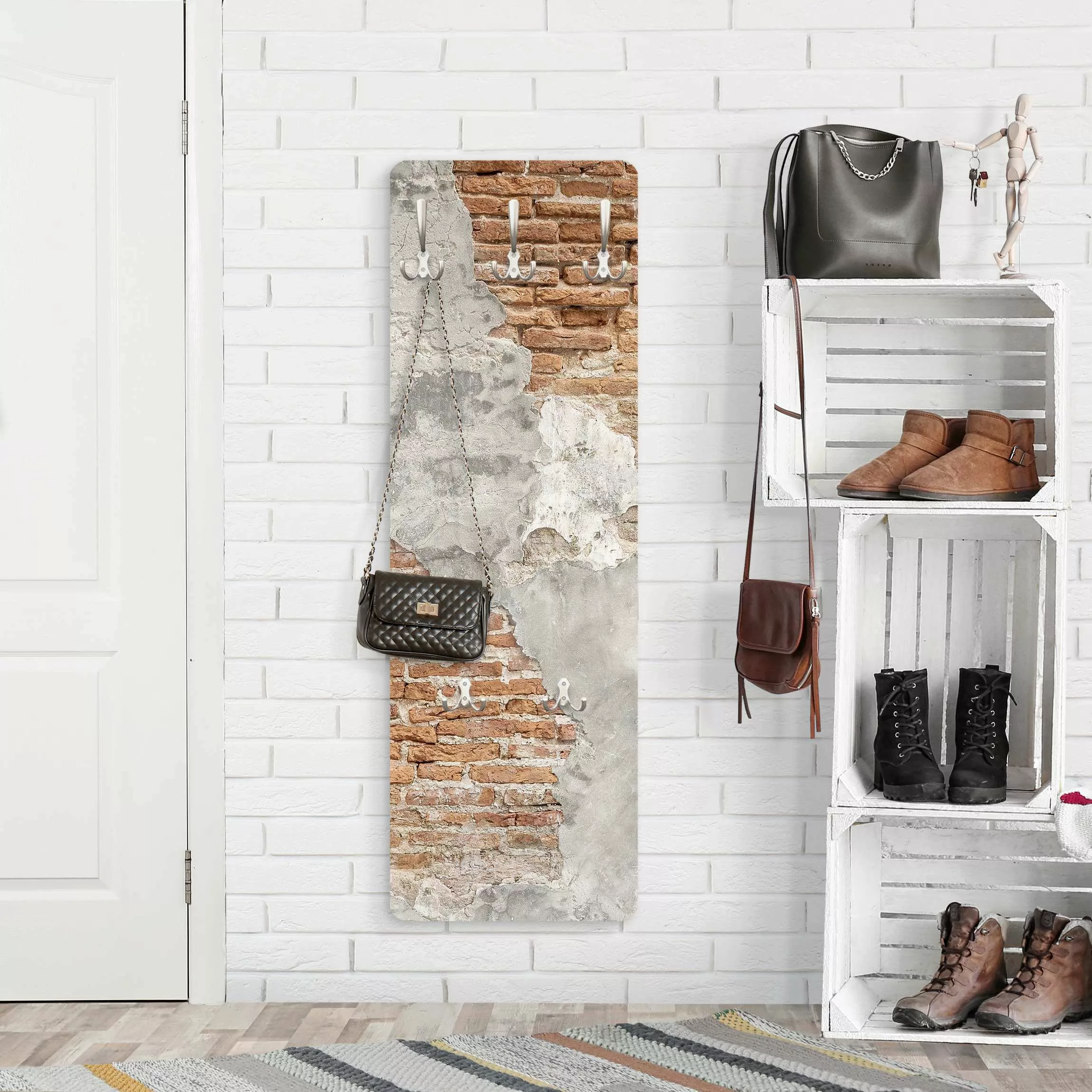 Wandgarderobe Holzpaneel Shabby Backstein Wand günstig online kaufen