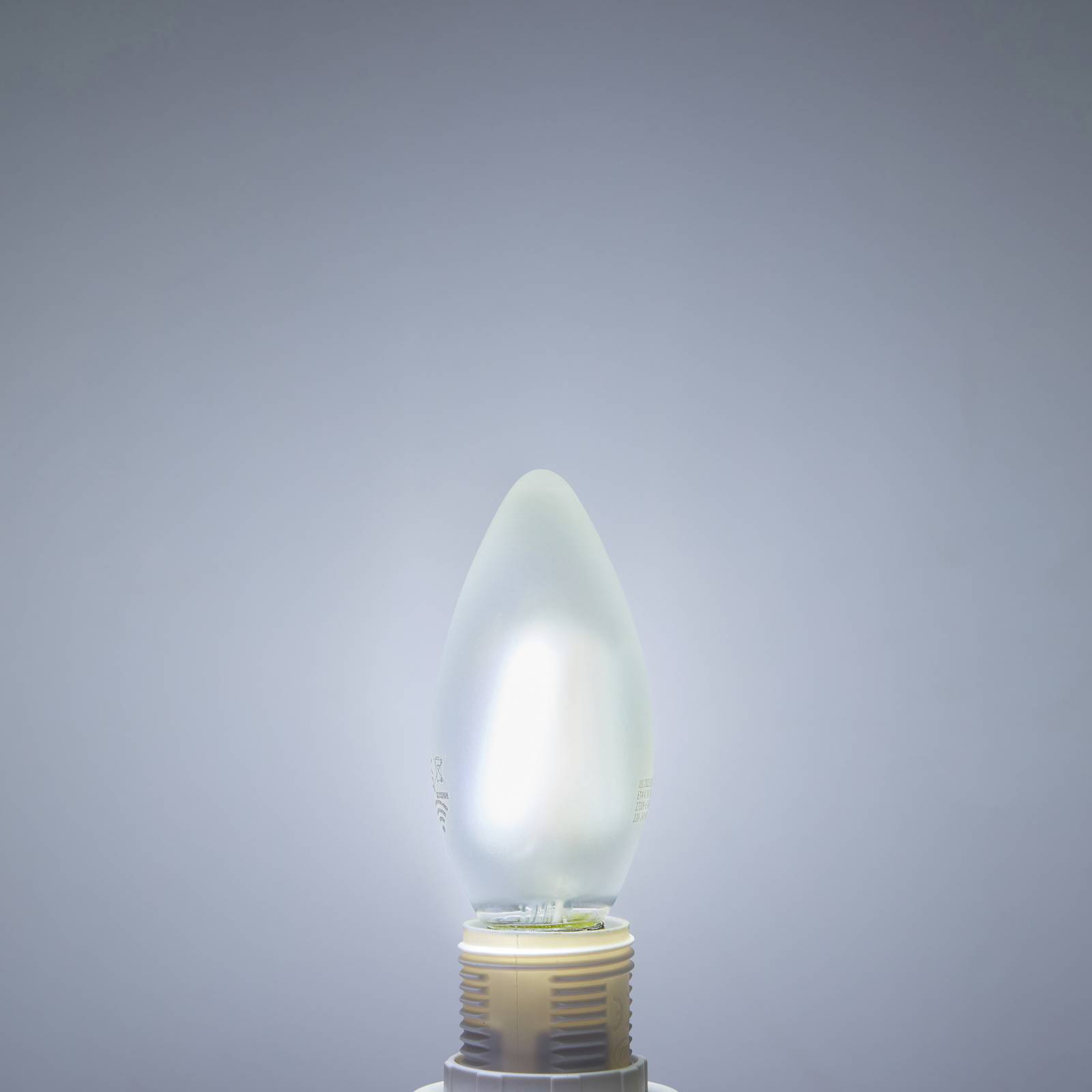 LUUMR Smart LED-Kerzenlampe matt E14 4,2W Tuya WLAN CCT günstig online kaufen