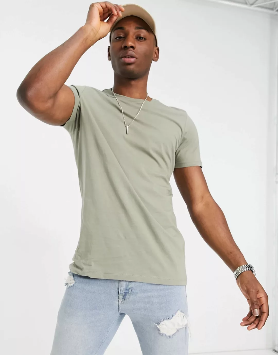 New Look – Longline-T-Shirt in Khaki-Grün günstig online kaufen