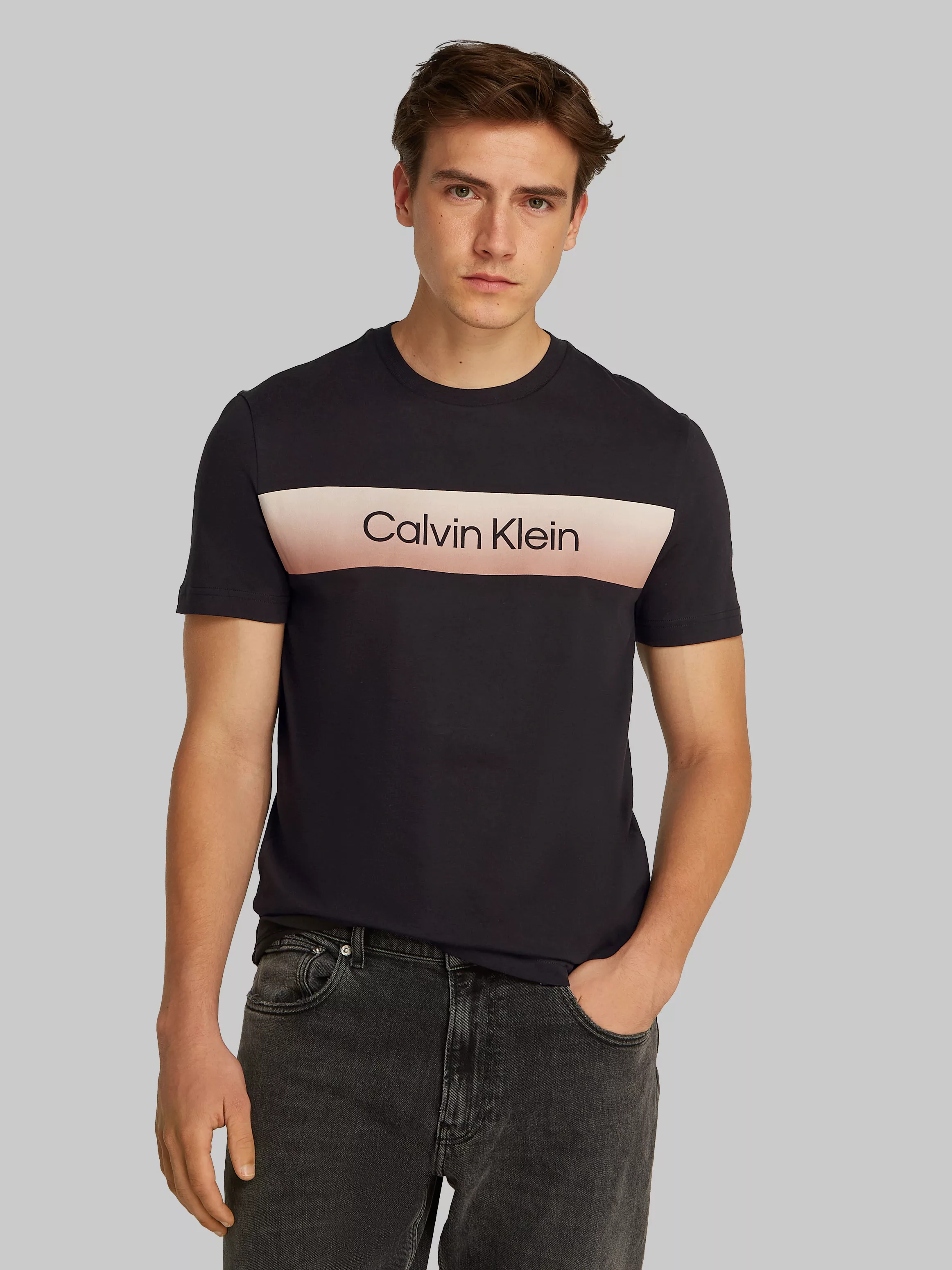 Calvin Klein T-Shirt "LINEAR OMBRE CHEST LOGO T-SHIRT", mit Ombré-Logo-Druc günstig online kaufen