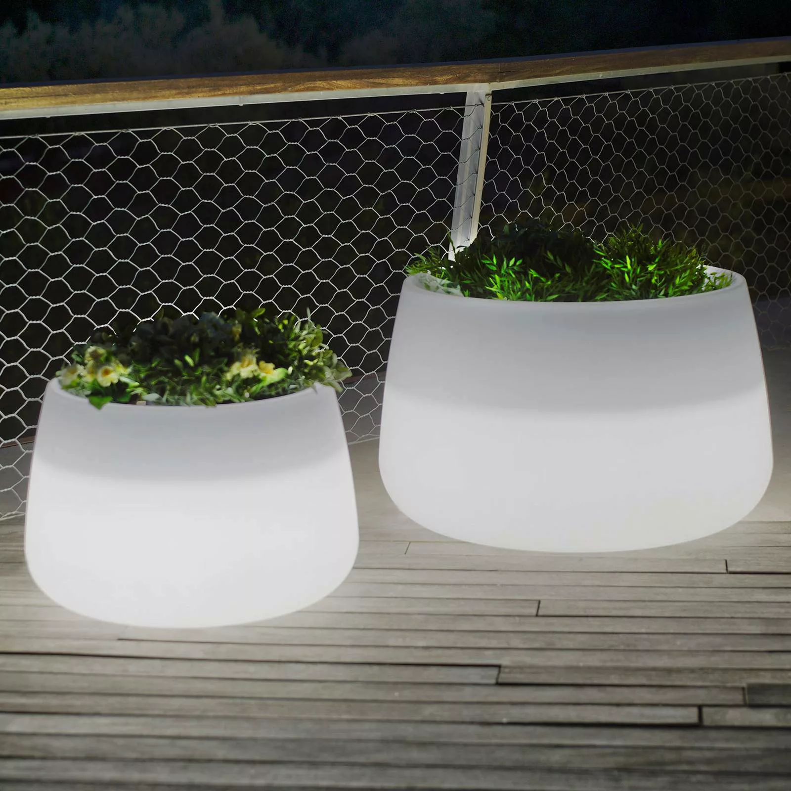 Newgarden LED-Solar-Pflanzkübel Camelia, Akku, Ø 59 cm, weiß günstig online kaufen
