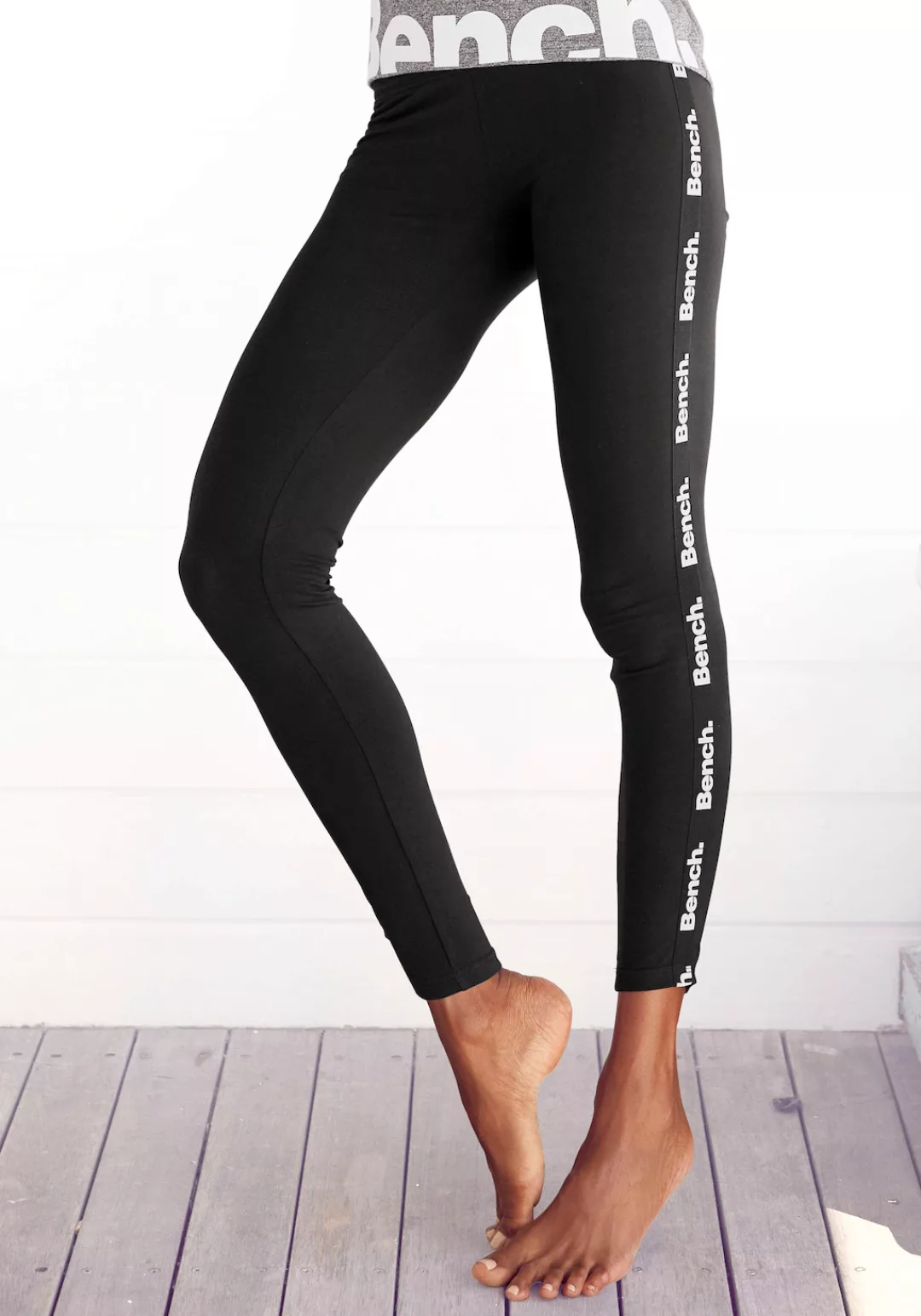 Bench. Loungewear Leggings mit bedruckten Tapestreifen günstig online kaufen