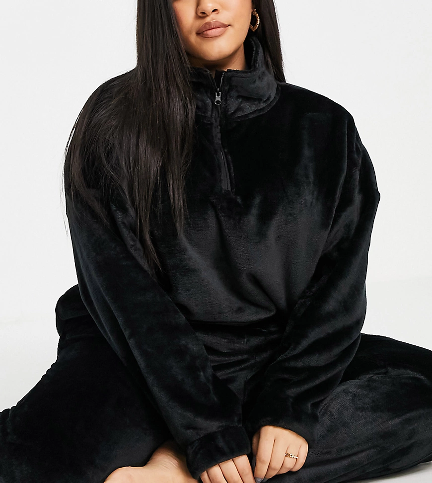 ASOS DESIGN Curve – Superweiches Fleece-Lounge-Set in Schwarz bestehend aus günstig online kaufen