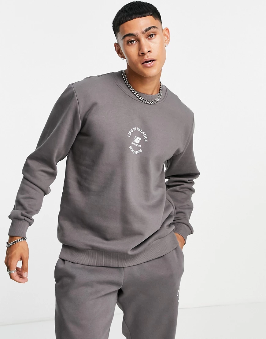 New Balance – Sweatshirt in Malve mit „Life in Balance“-Print-Violett günstig online kaufen