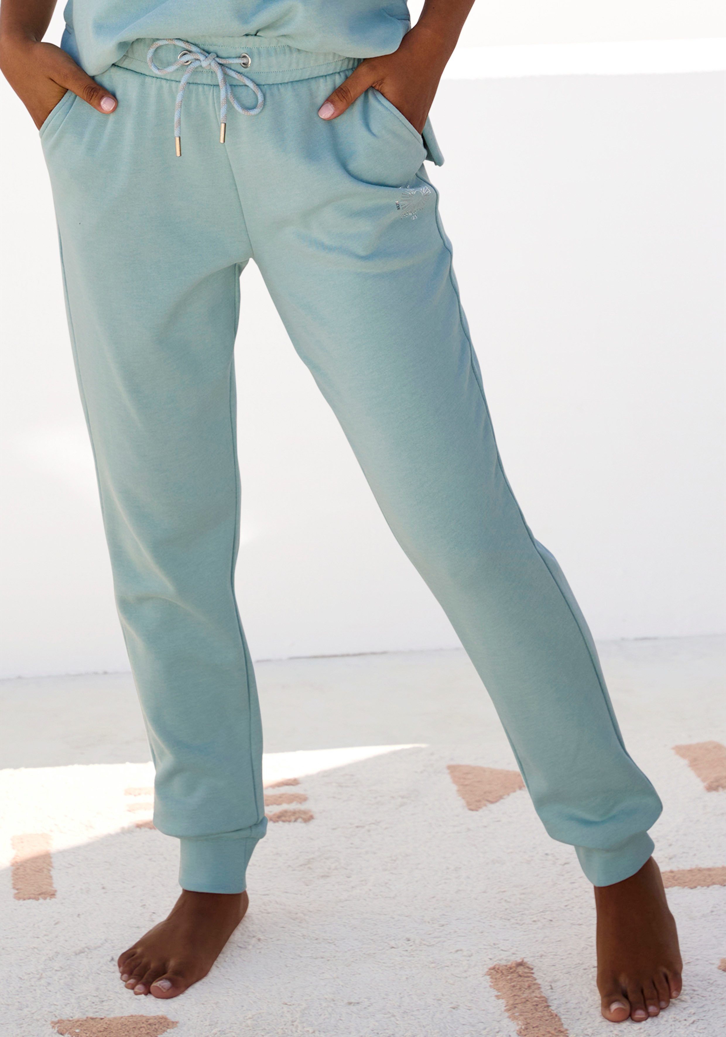 Buffalo Sweathose, Loungehose mit seitlichen Taschen und kleinem Druck, Lou günstig online kaufen