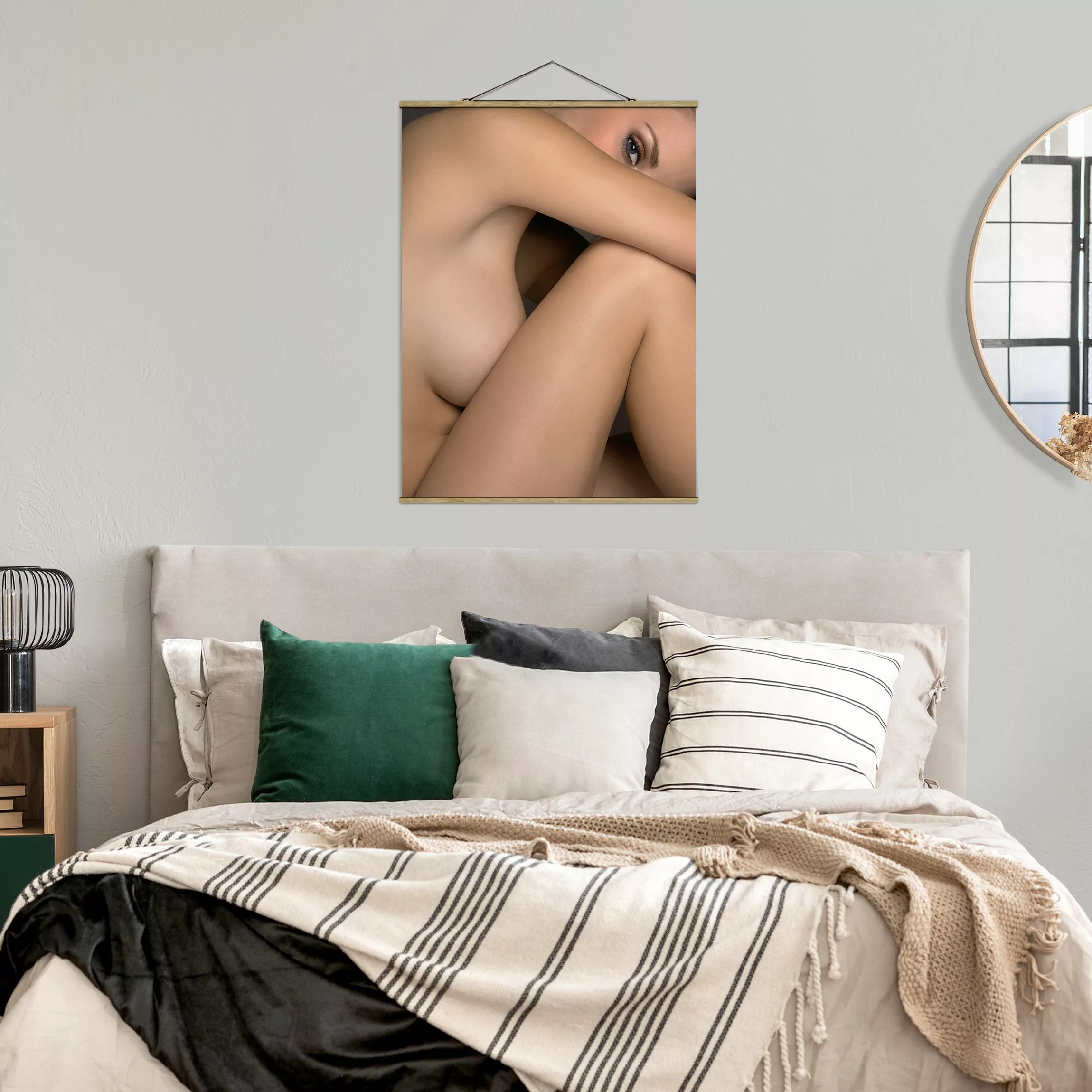 Stoffbild Akt & Erotik mit Posterleisten - Hochformat Seitlicher Frauenakt günstig online kaufen