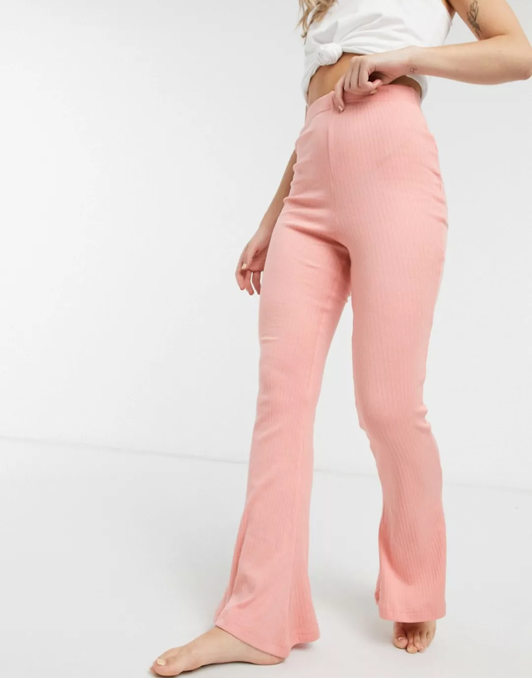In The Style x Billie Faiers – Loungewear – Gerippte, ausgestellte Hose in günstig online kaufen