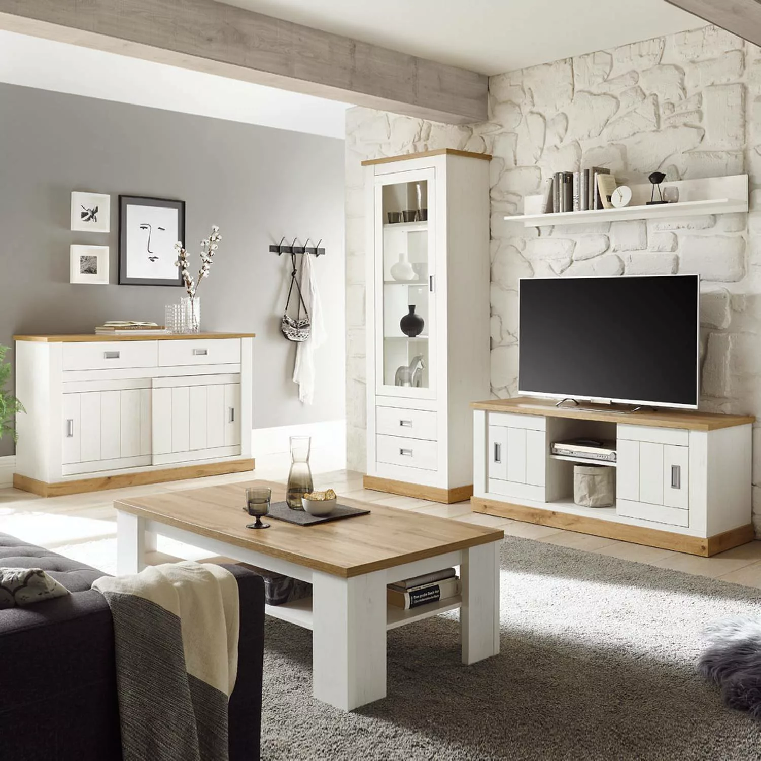 Wohnzimmer-Set in Pinie weiß mit Wotan Eiche OSIMO-61 im Landhausstil, mit günstig online kaufen