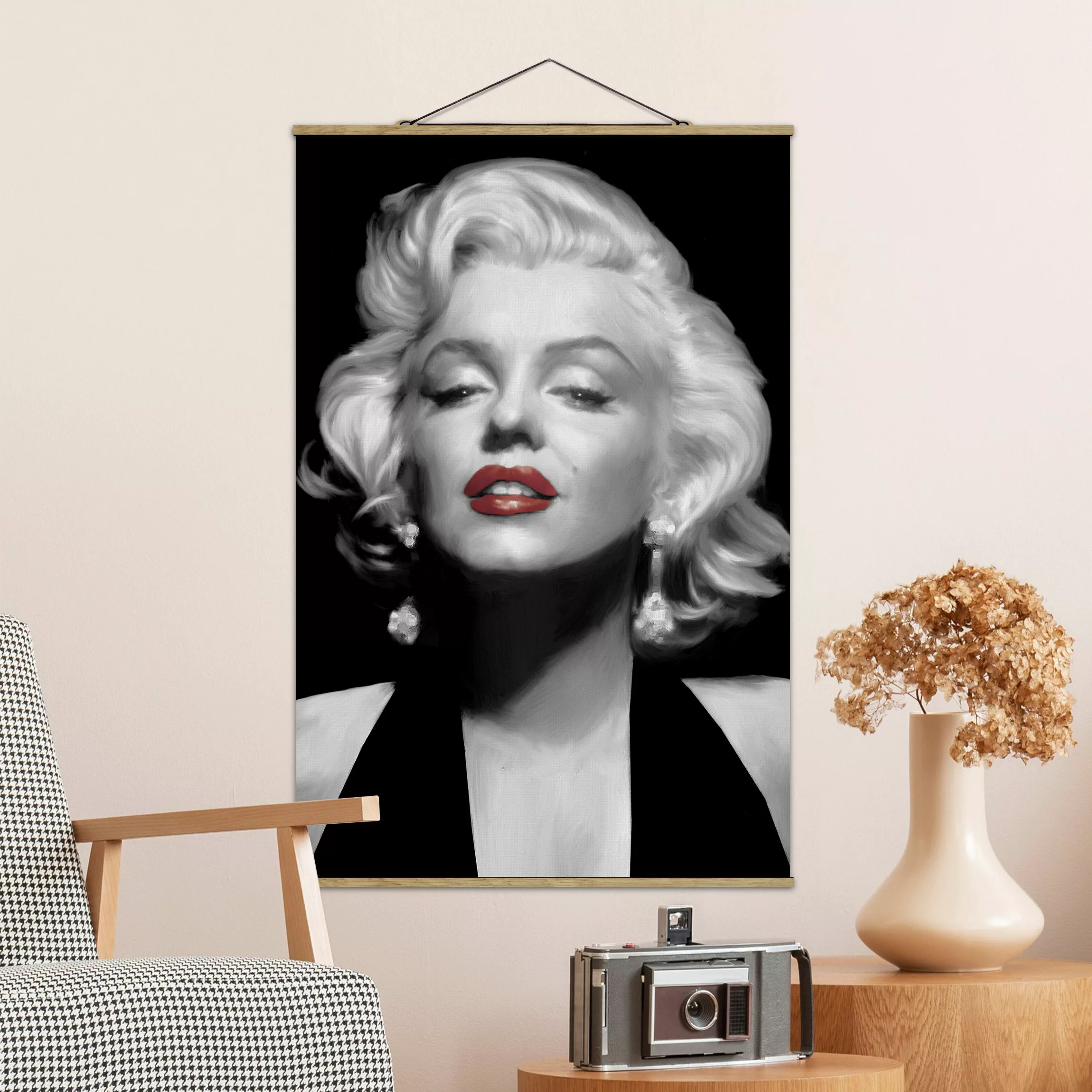 Stoffbild Kunstdruck mit Posterleisten - Hochformat Marilyn mit roten Lippe günstig online kaufen
