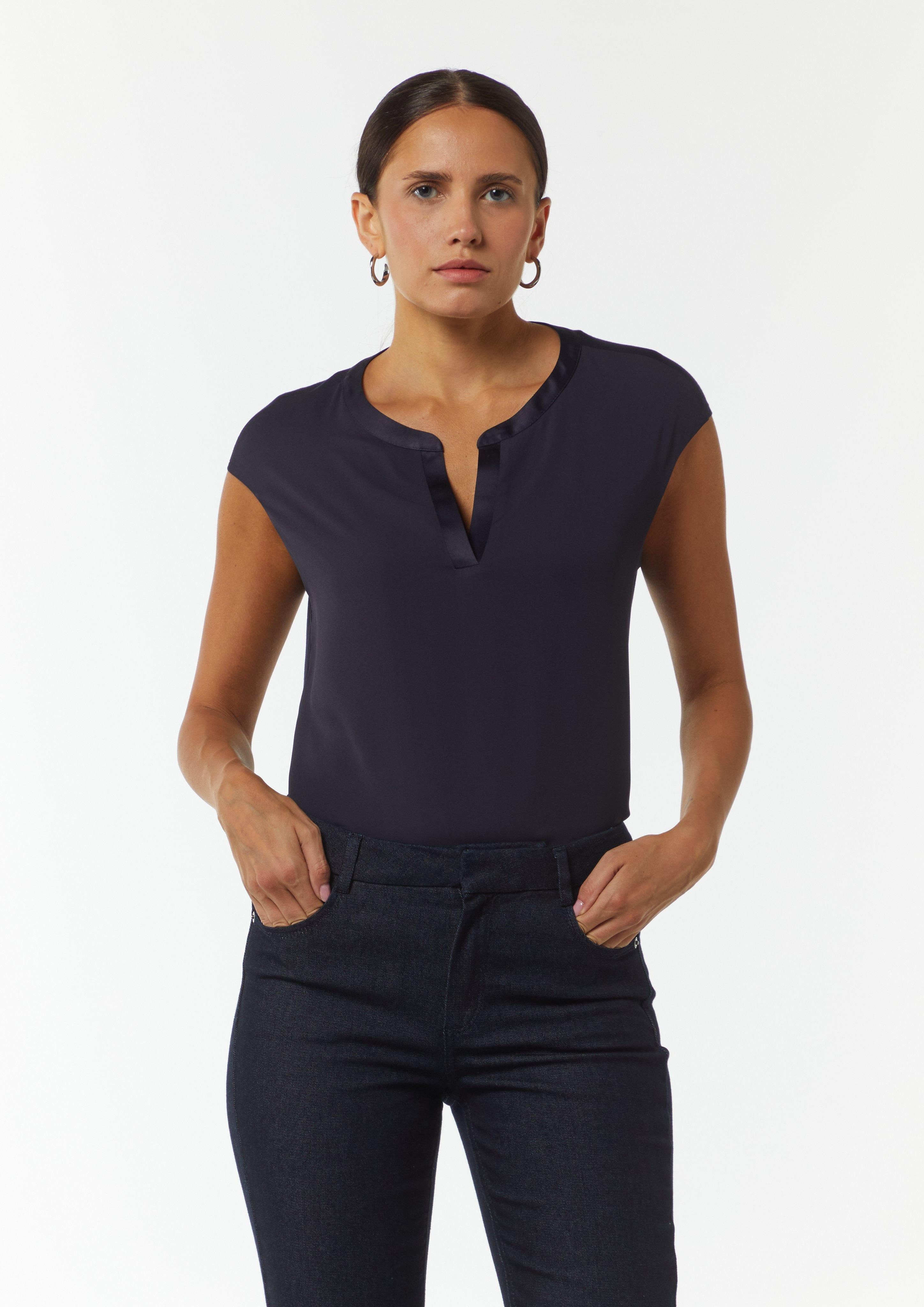 Comma Blusenshirt, mit geschlitztem Rundhals, Satin-Optik günstig online kaufen
