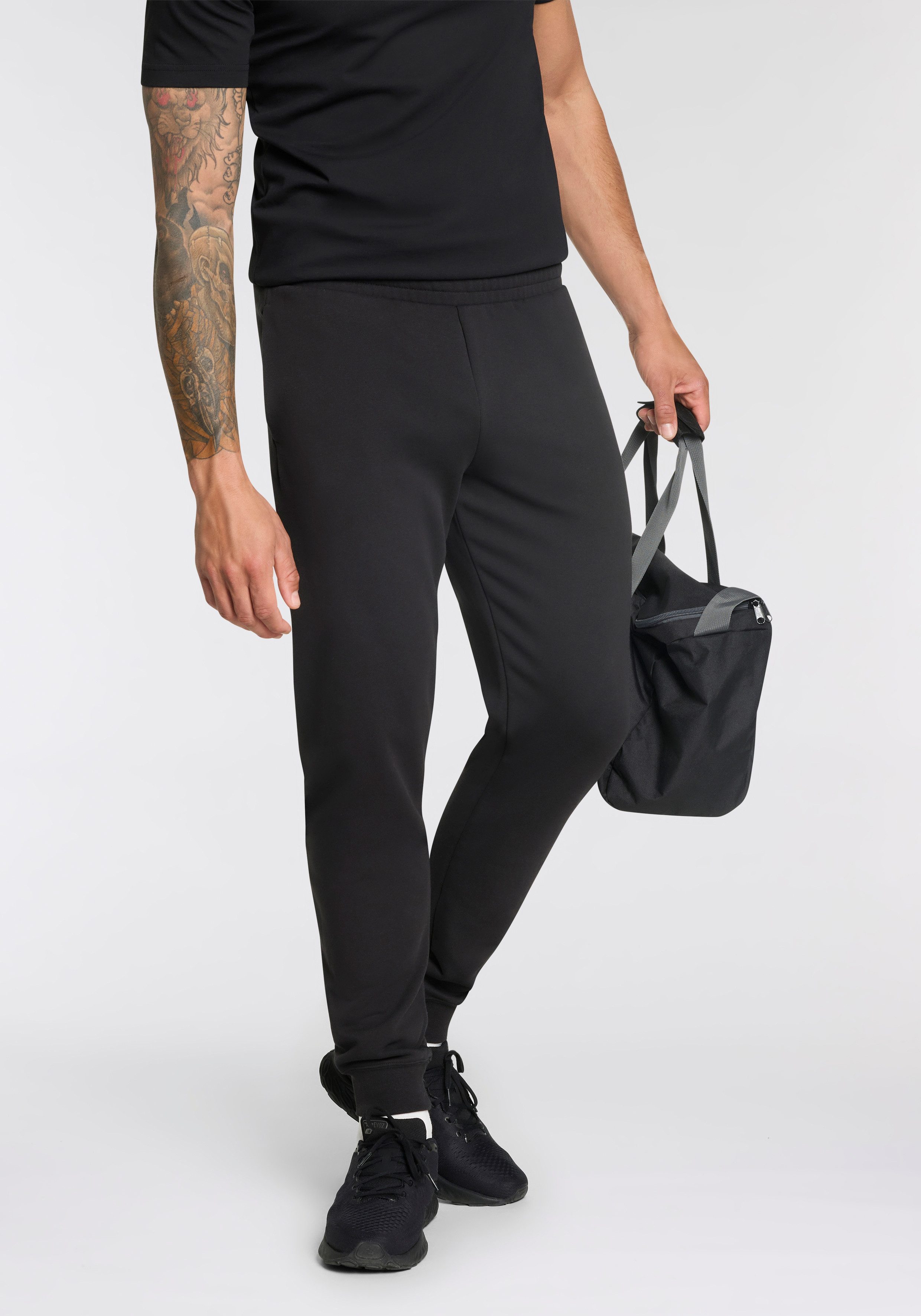 PUMA Trainingshose "ESS LOGO LAB EXECUTION SWEATPANTS TR CL", Jogginghose, günstig online kaufen