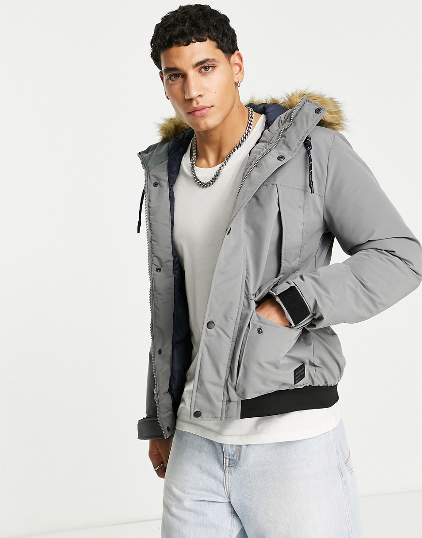 Jack & Jones Originals – Kurzer Parka in Grau mit Kapuze mit Kunstpelzbesat günstig online kaufen