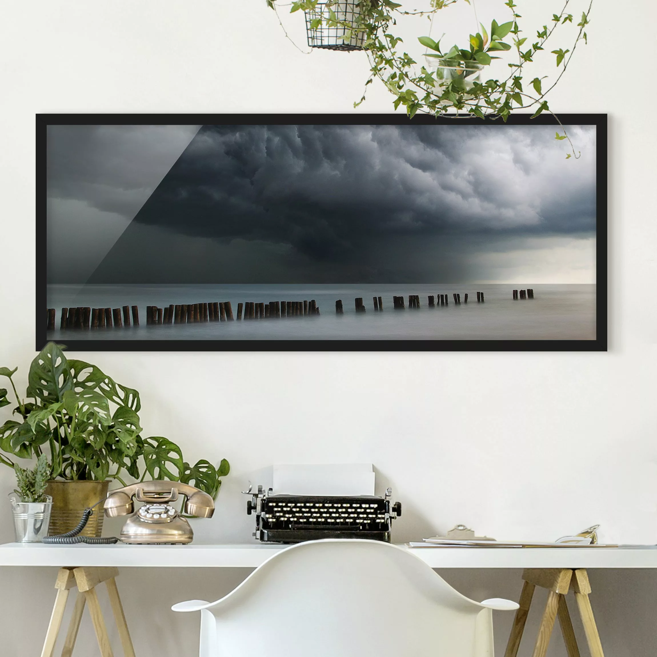 Bild mit Rahmen Strand - Panorama Sturmwolken über der Ostsee günstig online kaufen