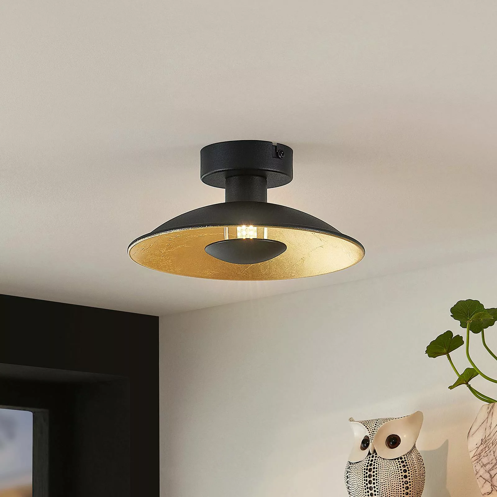 Lindby Narisara Deckenlampe, schwarz-gold, 20 cm günstig online kaufen