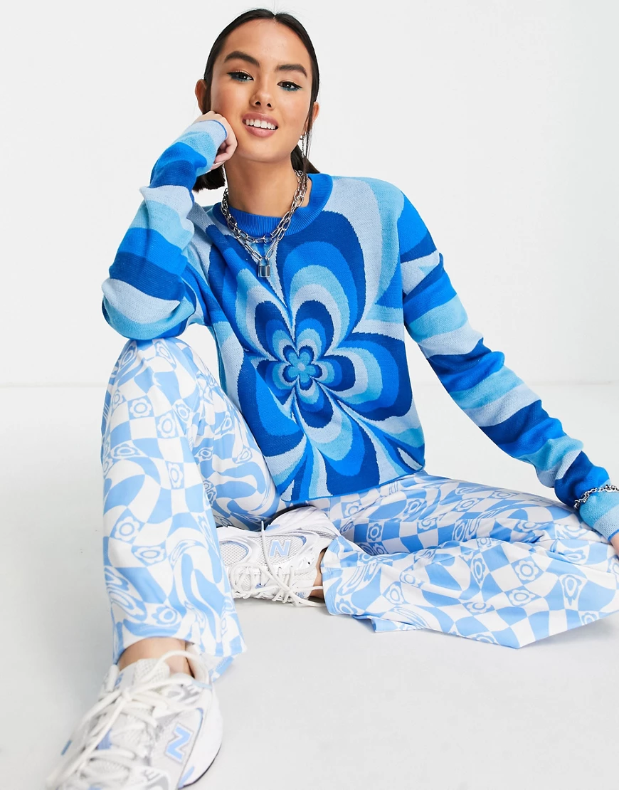 ASOS DESIGN – Pullover in Blau mit Blumenmuster im Stil der 70er günstig online kaufen
