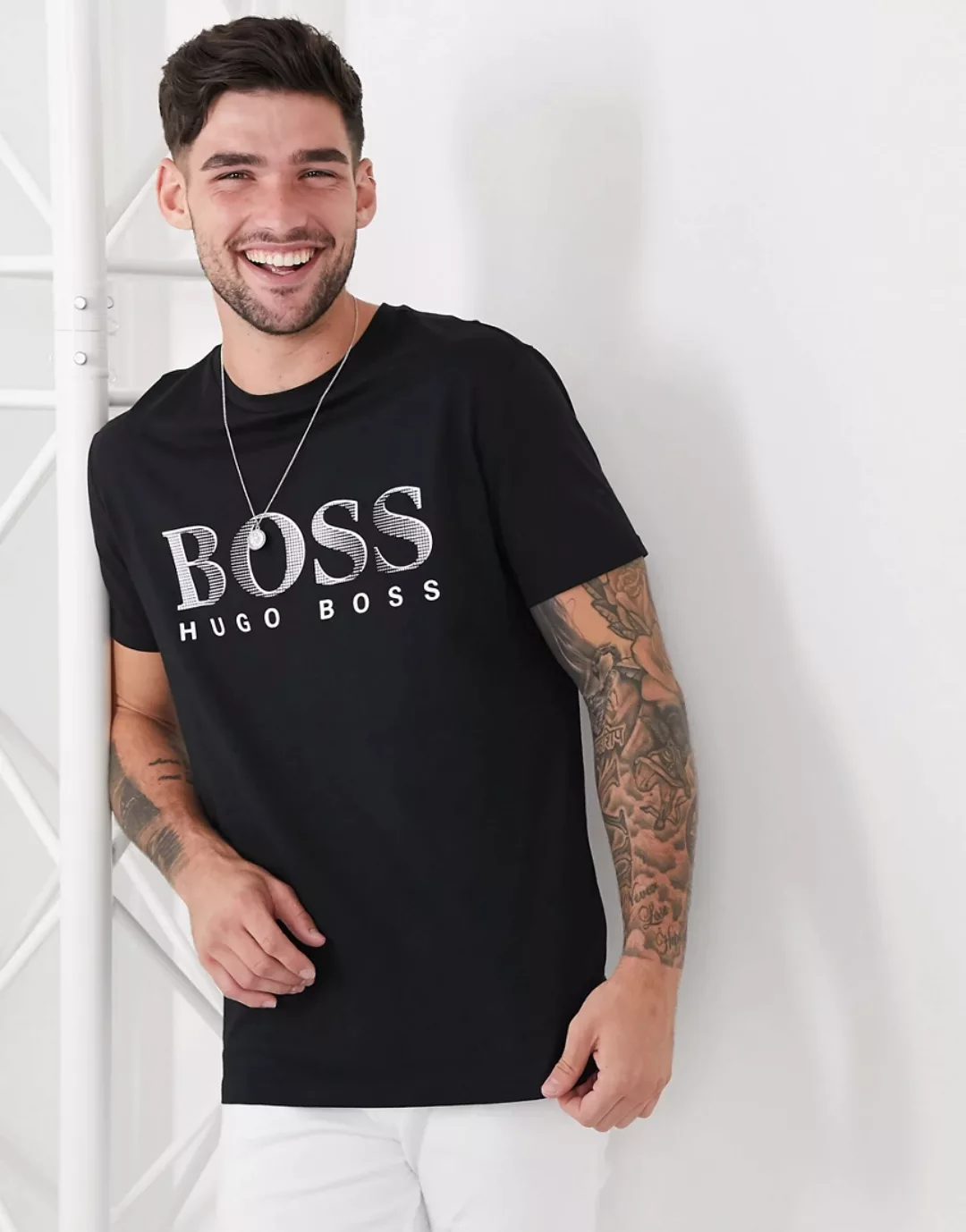 BOSS – Beachwear – T-Shirt in Schwarz mit Logo günstig online kaufen
