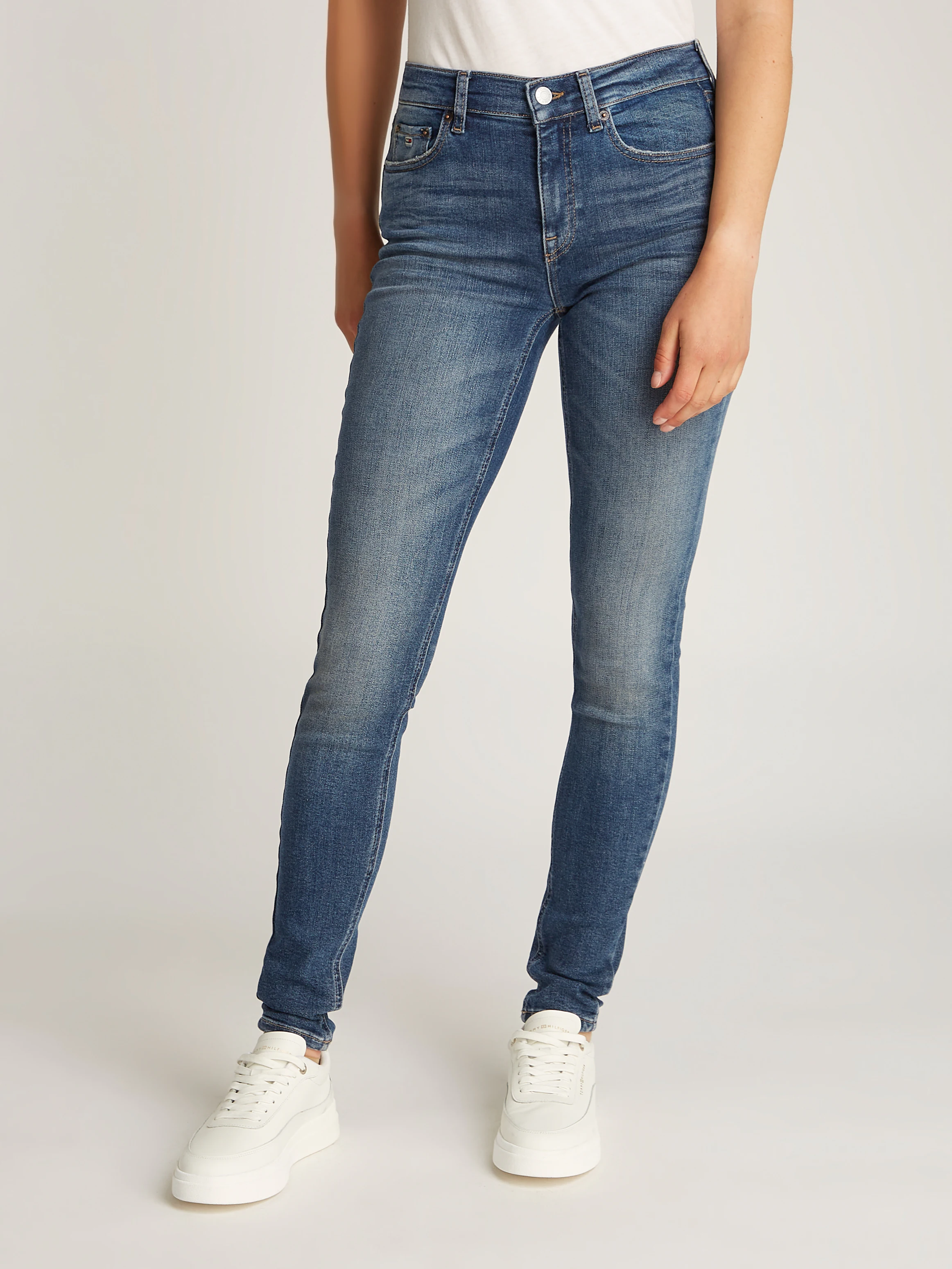 Tommy Jeans Skinny-fit-Jeans "Nora Mid Rise Skinny", mit Waschung, mit Logo günstig online kaufen