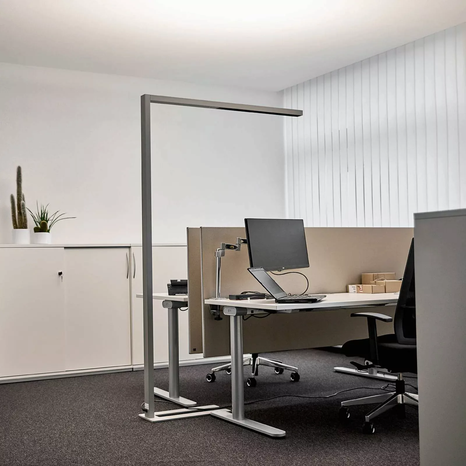 Arcchio LED-Büro-Stehlampe Jolinda, silber, CCT, Sensor, günstig online kaufen