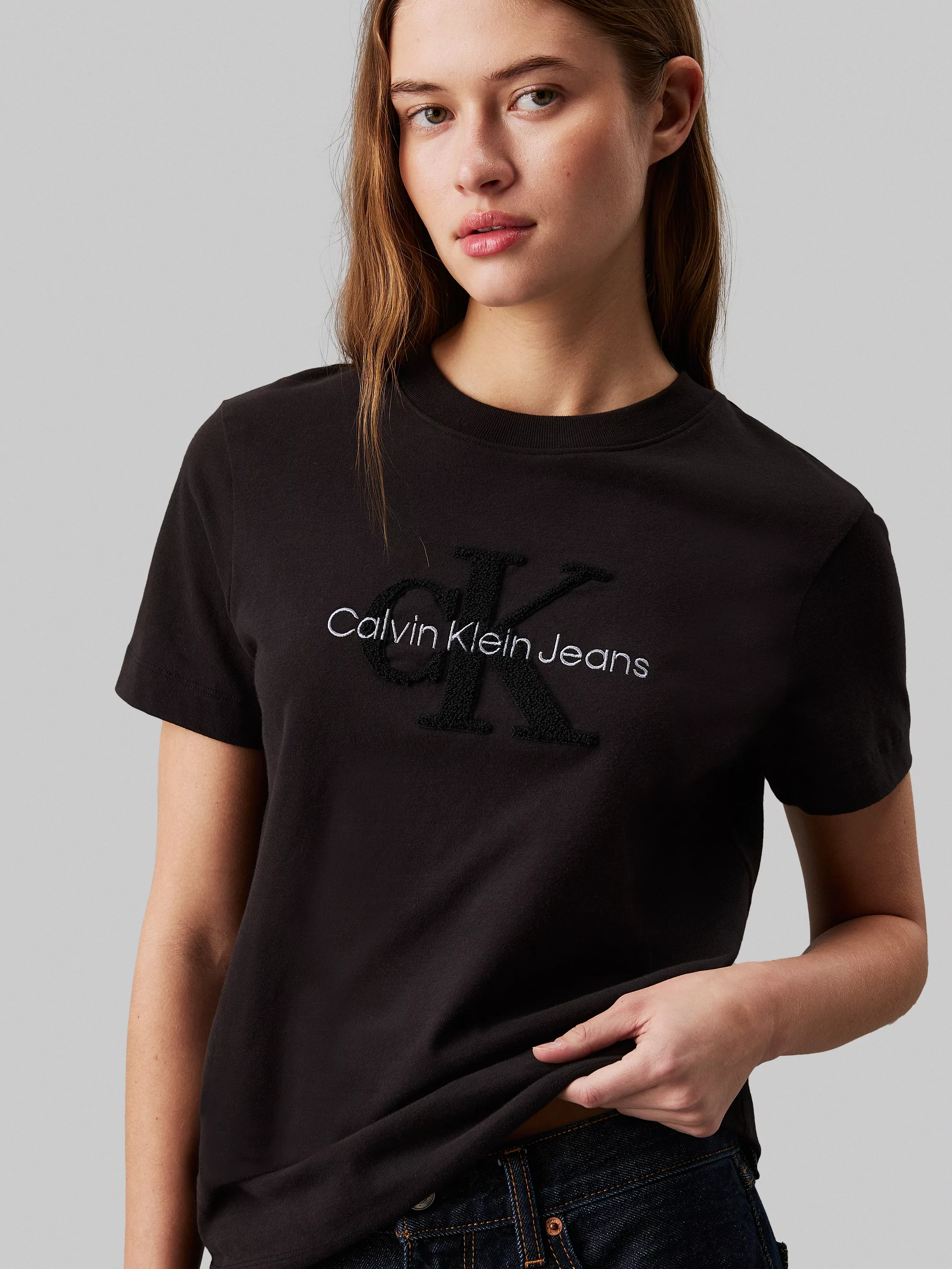 Calvin Klein Jeans T-Shirt "CHENILLE MONOLOGO REGULAR TEE", mit Logosticker günstig online kaufen