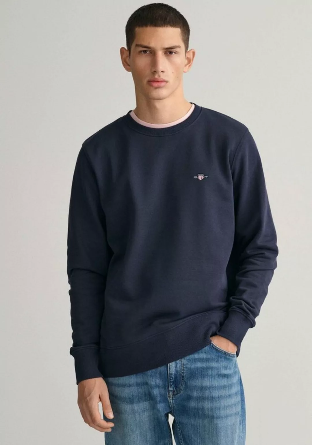 Gant Sweatshirt REG SHIELD C-NECK SWEAT mit Logostickerei auf der Brust günstig online kaufen