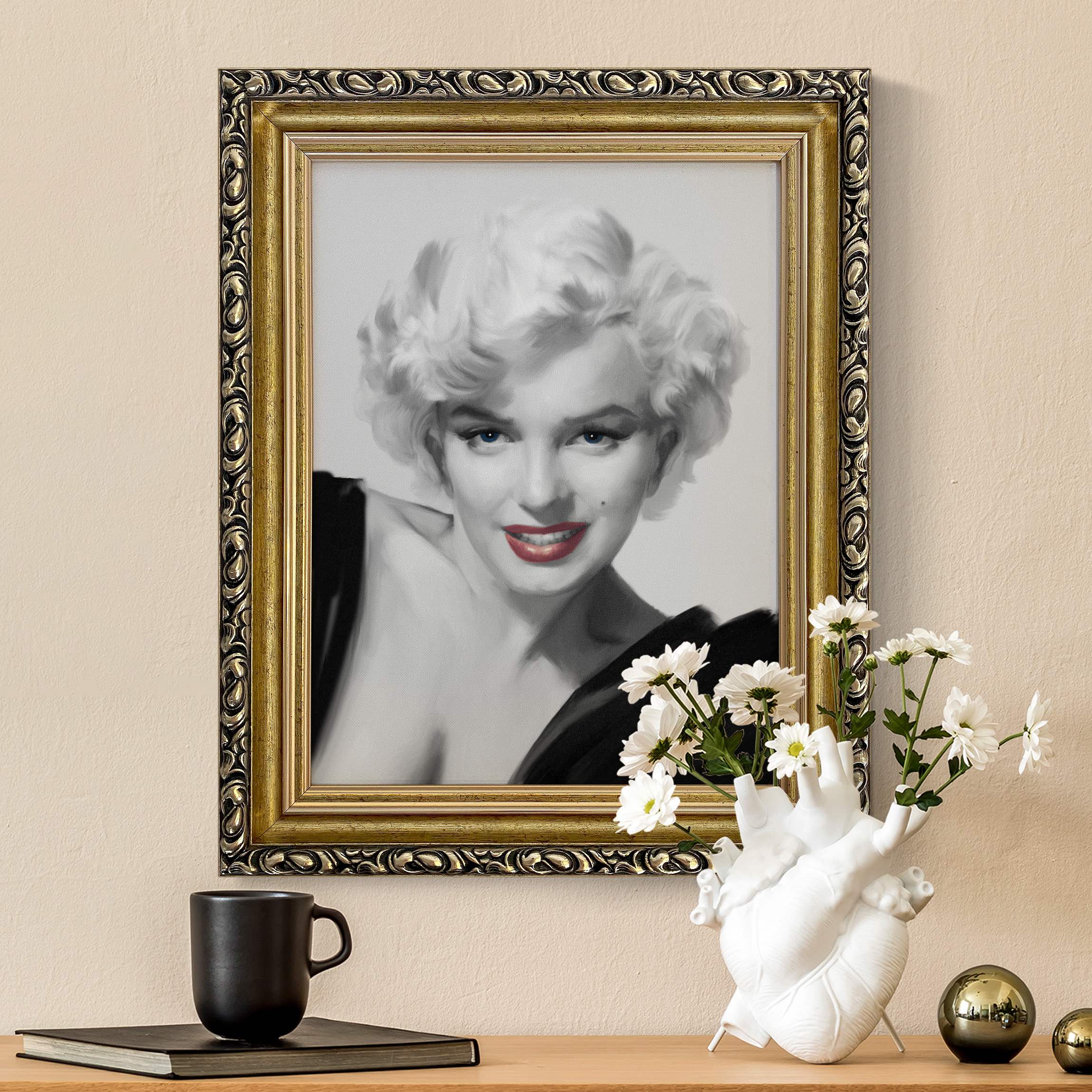 Gerahmtes Leinwandbild Marilyn auf Sofa günstig online kaufen