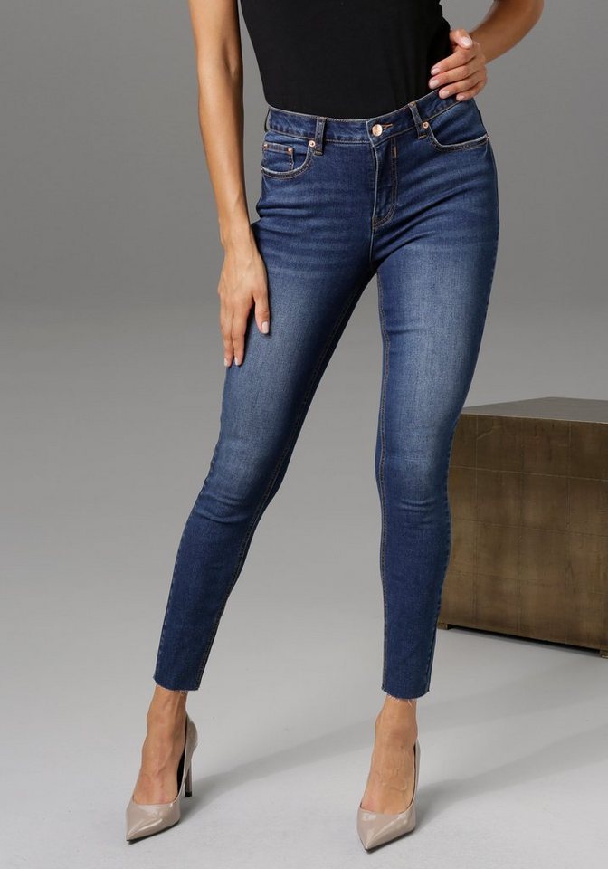 Aniston CASUAL Skinny-fit-Jeans, regular waist - mit ausgefransten Beinabsc günstig online kaufen