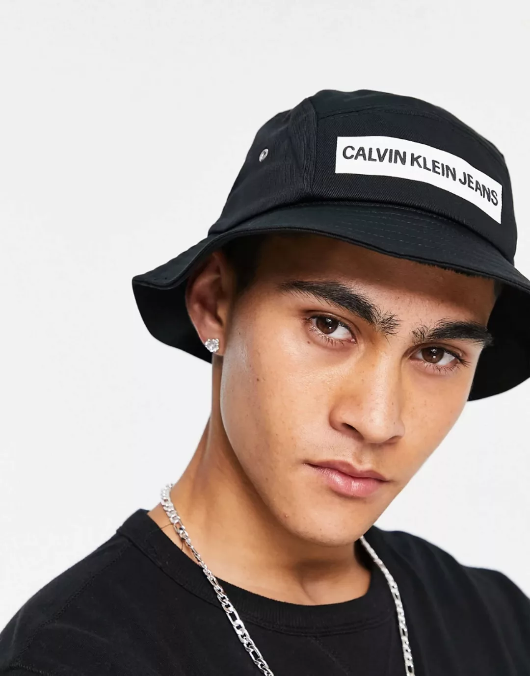 Calvin Klein Jeans – Anglerhut in Schwarz mit Logo-Aufnäher günstig online kaufen