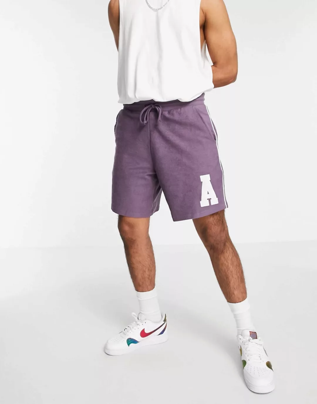 ASOS Actual – Locker geschnittene Shorts in Lila aus Loopback-Gewebe mit Lo günstig online kaufen