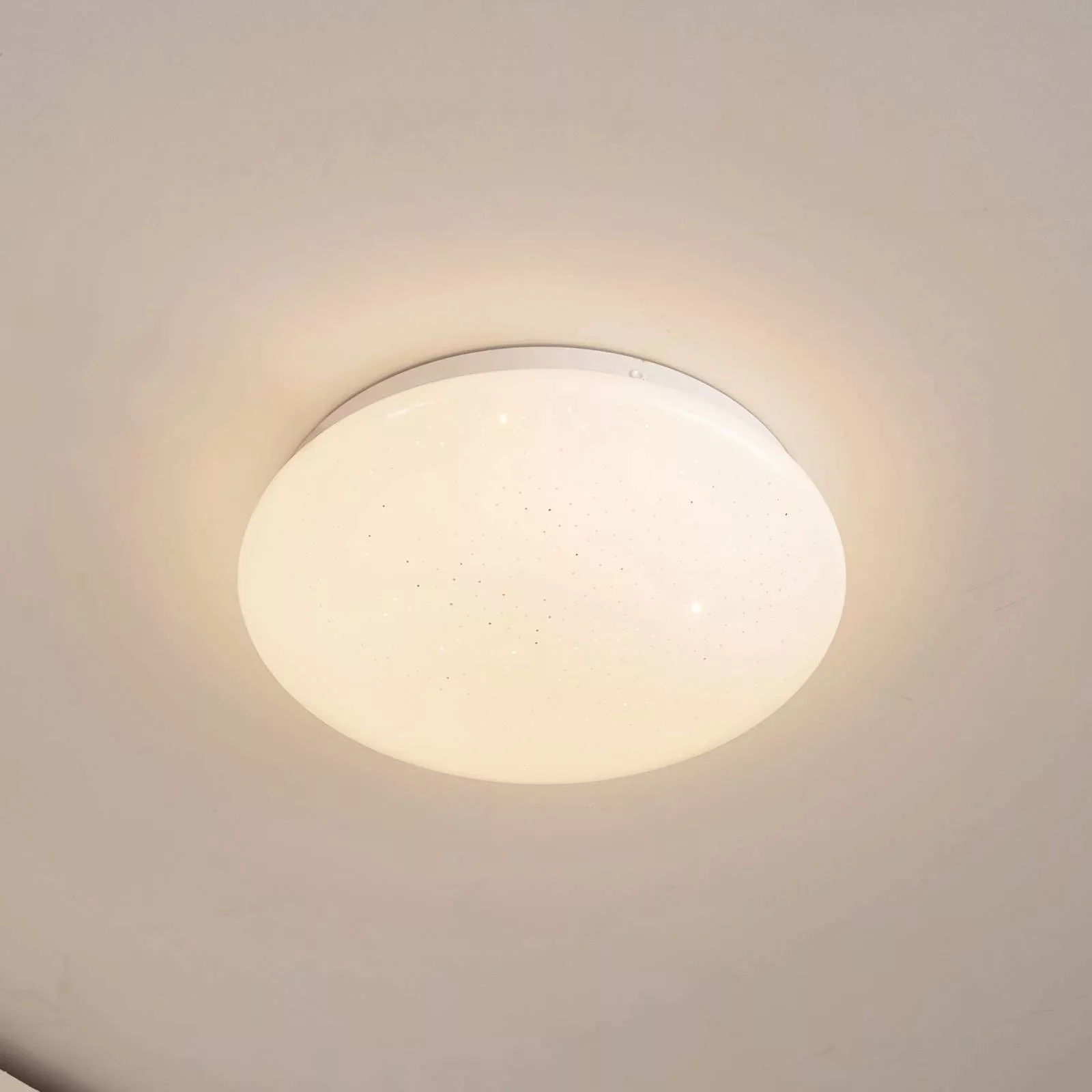 Lindby LED-Deckenleuchte Janosch, weiß, Ø28cm, Fernbedienung günstig online kaufen